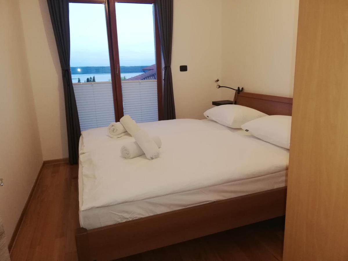 Apartment mit Balkon