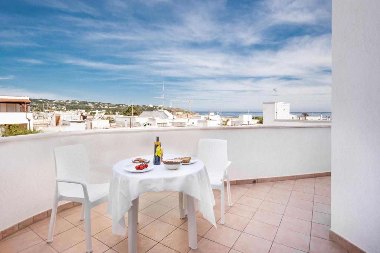 One-Bedroom Apartment with Balcony