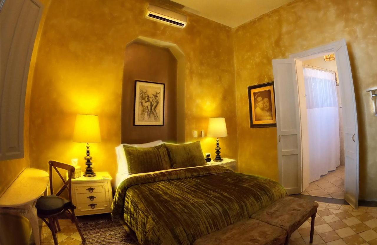 Kamer met Queensize Bed en Balkon