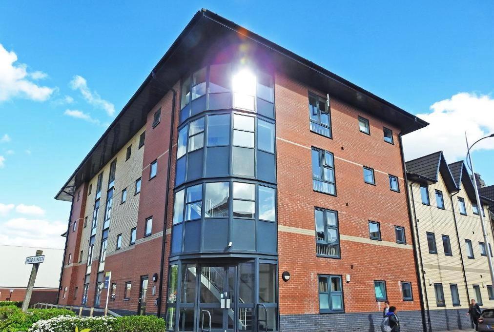 #4 Stylish City Centre Apartment with Free Private Parking, close to Hull New Theatre and Connexin Live Arena - Chambres d'hôtes Kingston-upon-Hull
