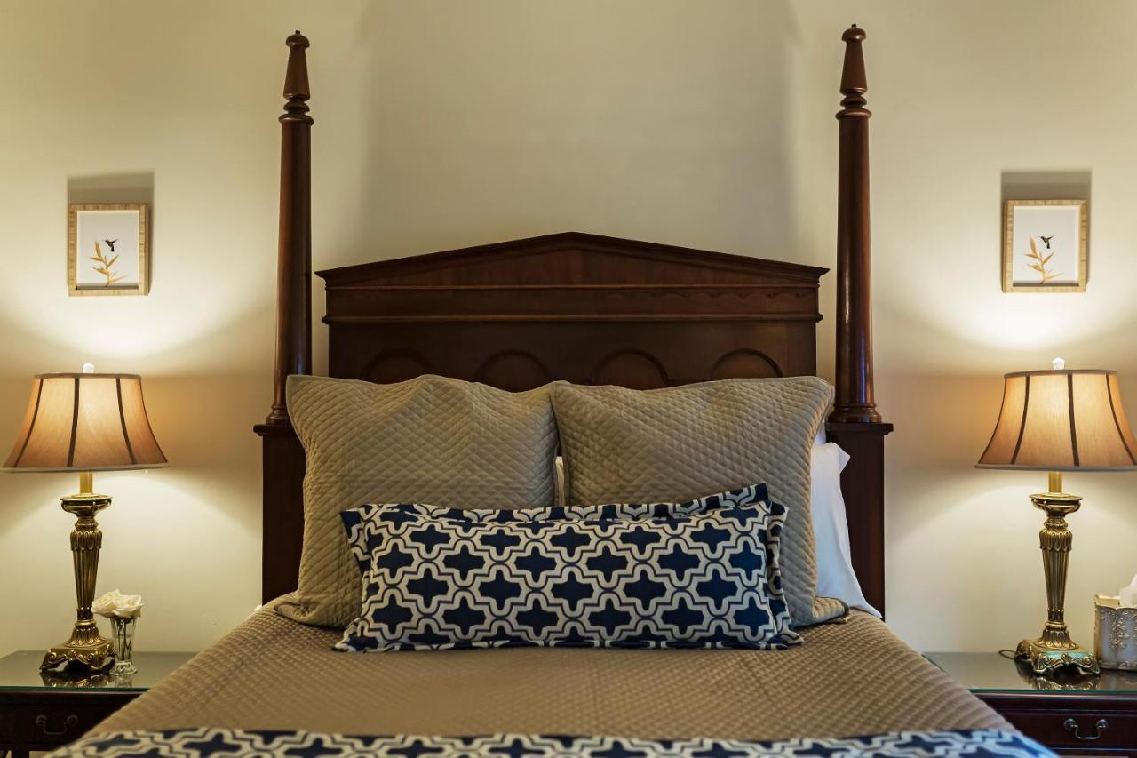 Queen Suite with Spa Bath