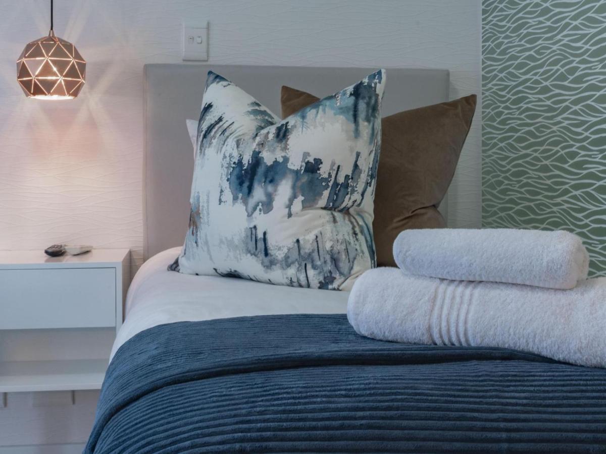 Zimmer mit Kingsize-Bett