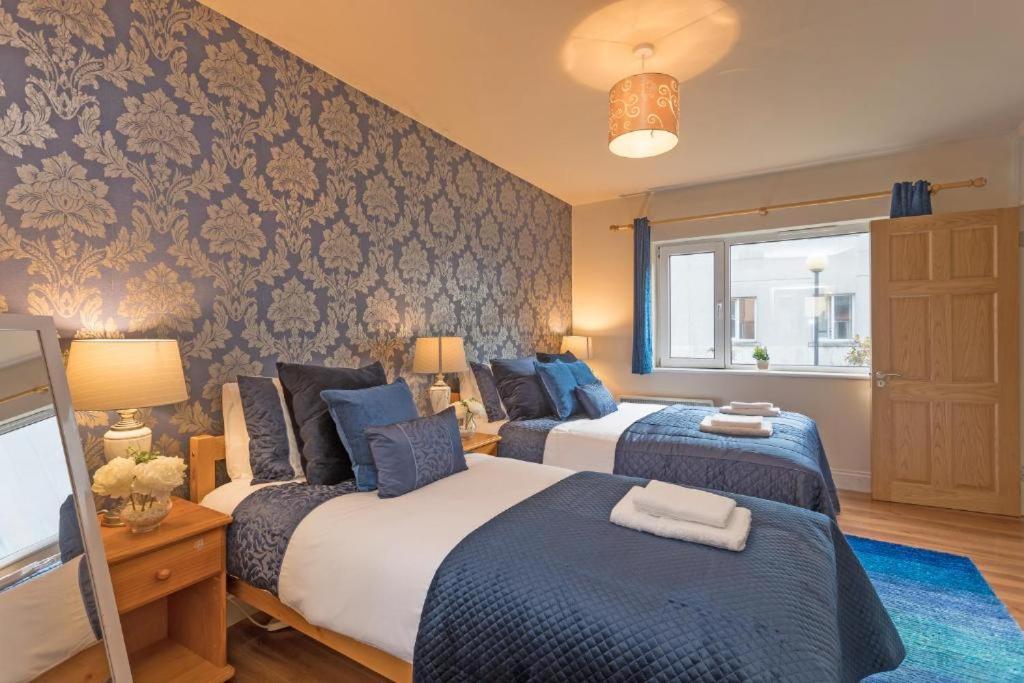 B&B Galway - Town Square Townhouse - Best Location in Galway - Bed and Breakfast Galway