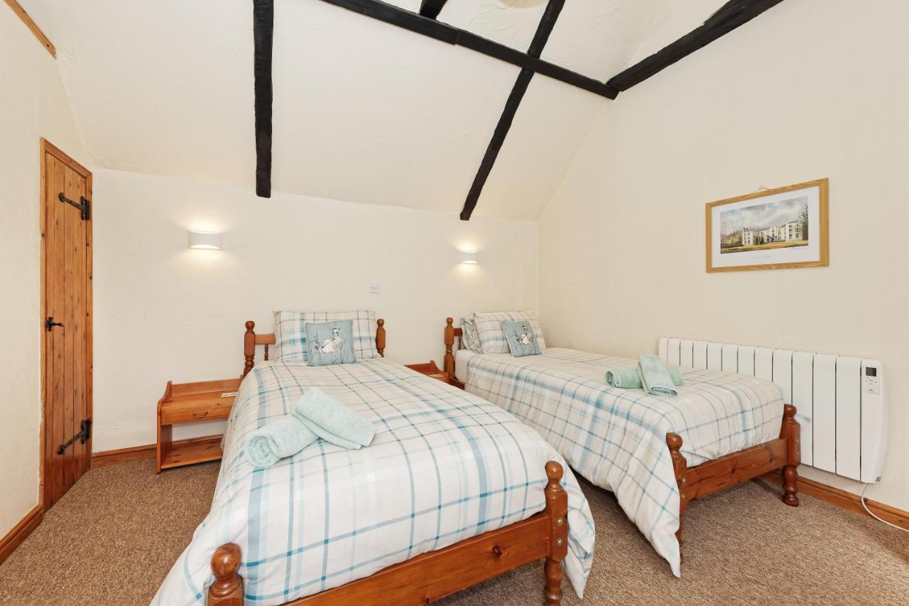Twin Room with Bathroom