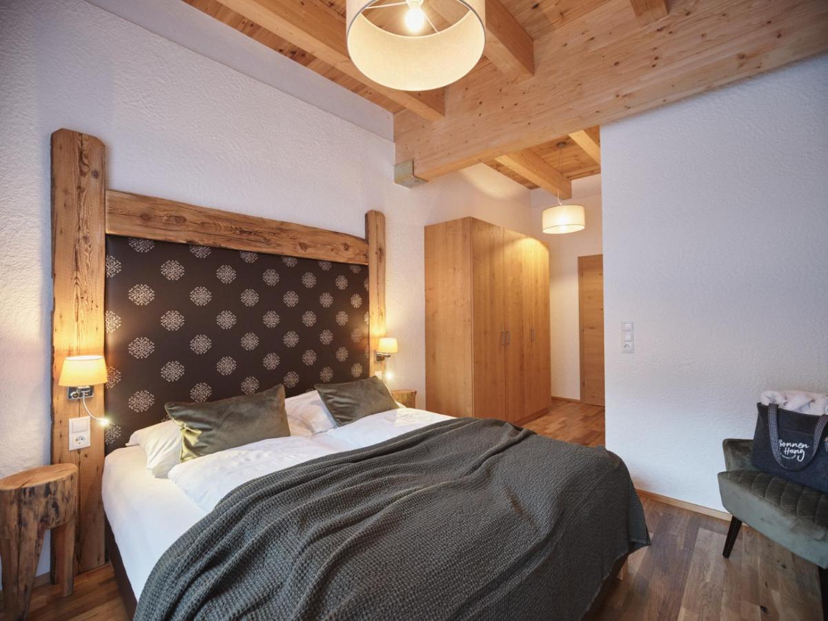 Deluxe Three-Bedroom Apartment