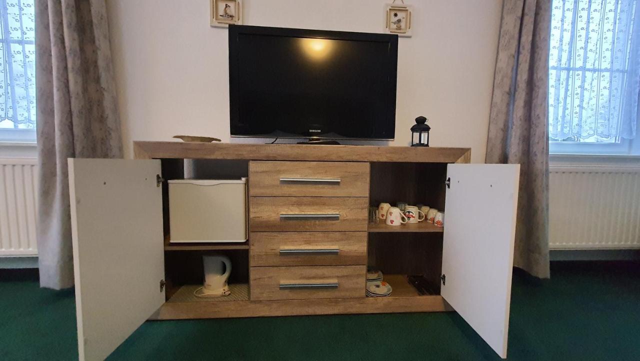 Doppel- oder Zweibettzimmer