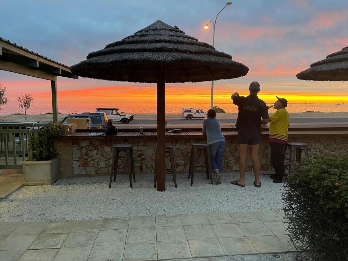 Shark Bay Seafront Apartments - Chambres d’hôtes Denham