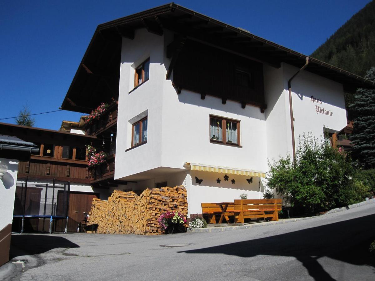 "HAUS MELANIE" inklusive SILVRETTA PREMIUM SUMMERCARD - Bed and Breakfast