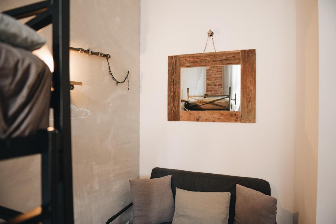 Camera Matrimoniale con Bagno in Comune 