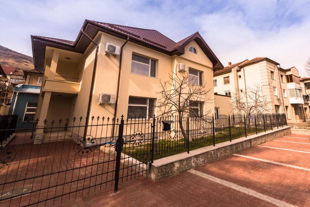 MANEA ORSOVA Faleza Dunarii - B&B