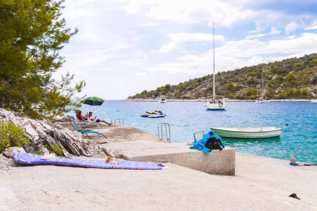 Fully renovated studio apartment with a seaview - Bed and Breakfast Sevid