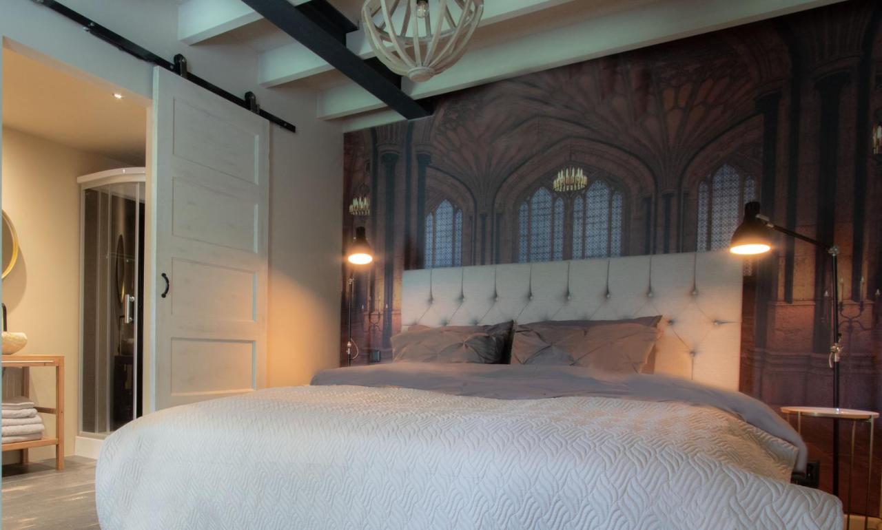 Kamer met Queensize Bed en Uitzicht op de Tuin