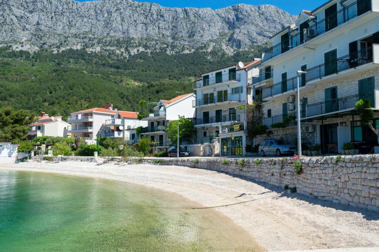 Apartments Ivica - Beachfront - B&B