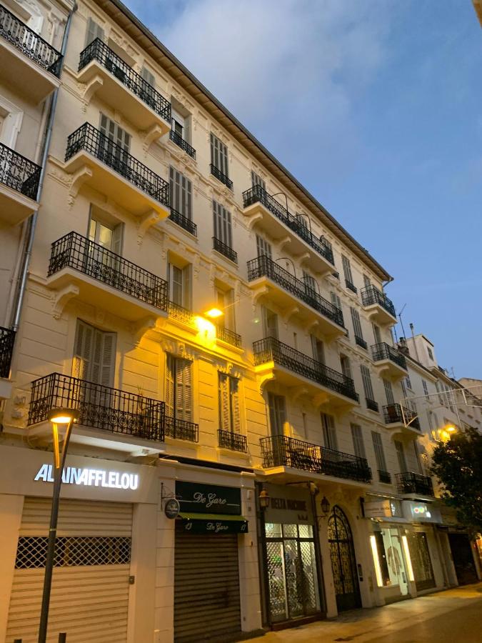 Superbe 3 pièces refait à neuf classé 4 étoiles avec ascenseur et balcon à pied de la plage et du palais des festivals - Chambres d'hôtes Cannes