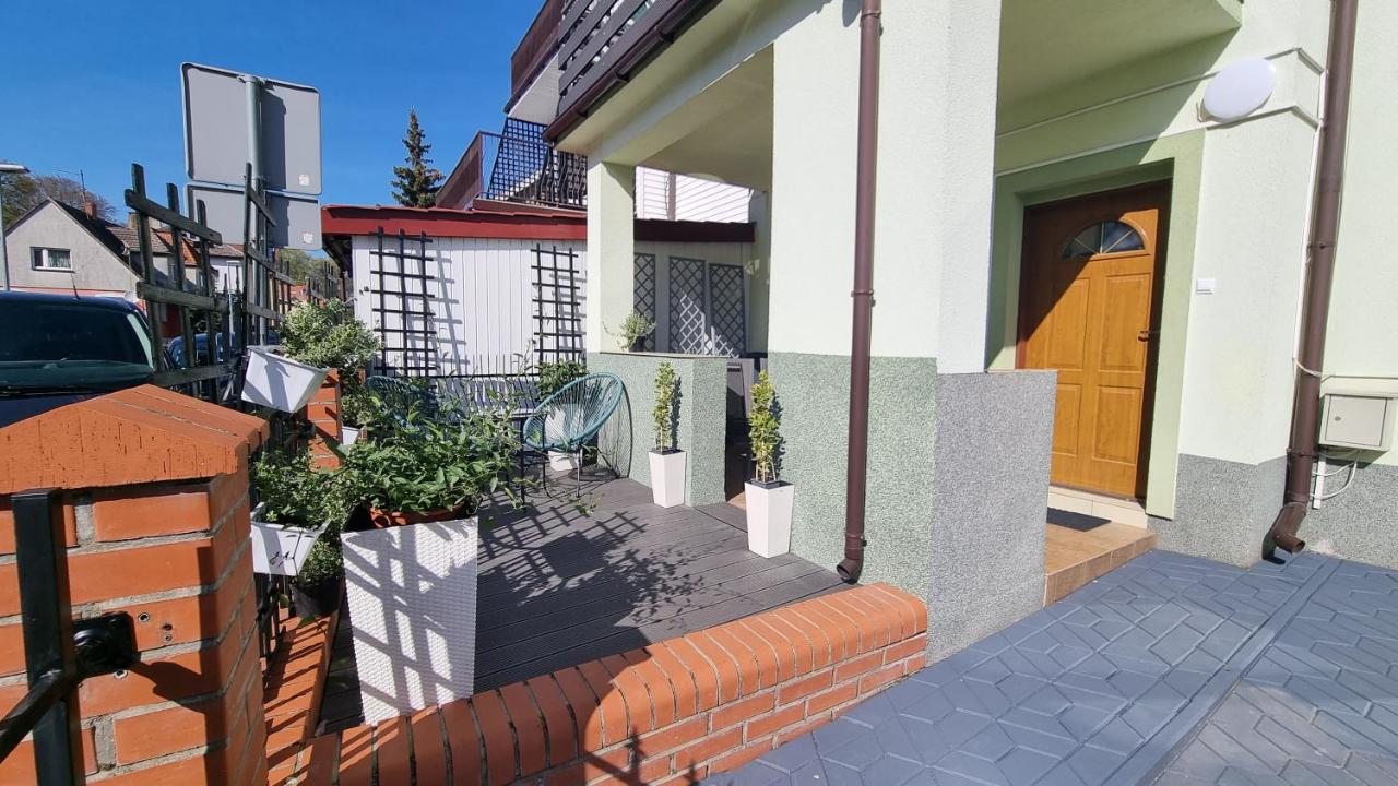 Twin Room with Private External Bathroom