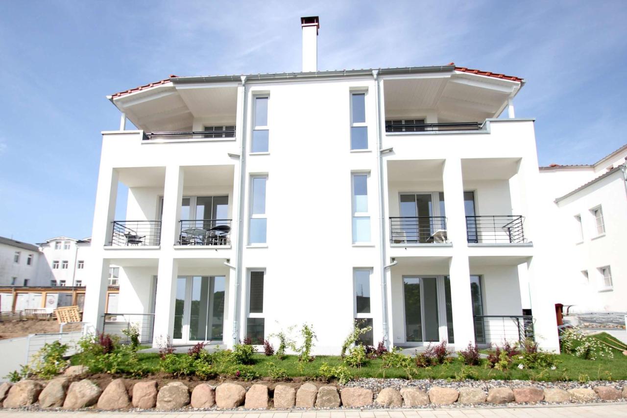 Terrasse, gratis Nutzung vom AHOI Erlebnisbad und Sauna in Sellin - Villa Antje FeWo 04 - B&B