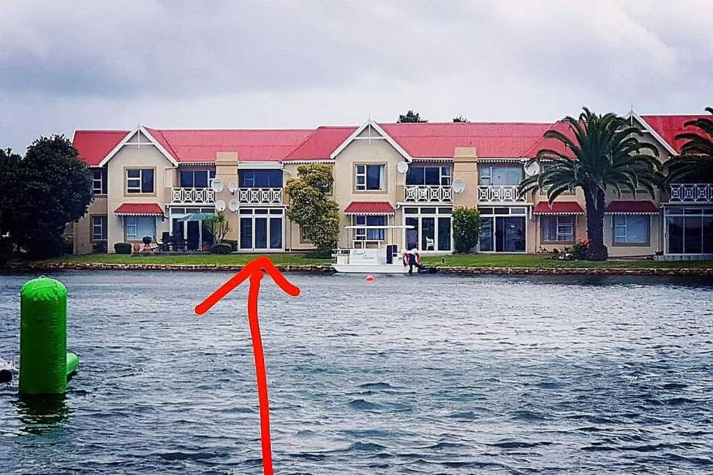 Waterfront Accommodation - Jeffrey's Bay - B&B
