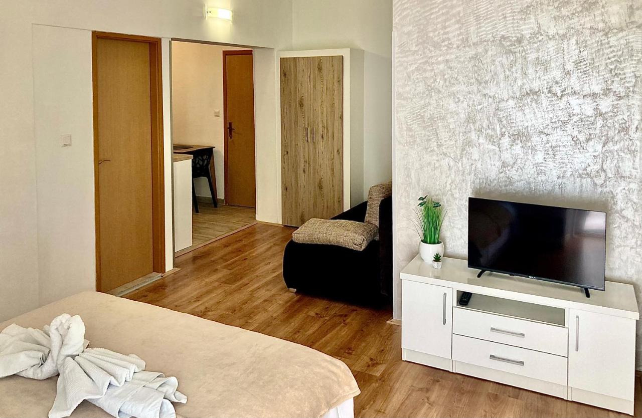 Monolocale con Balcone e Vista Mare Parziale