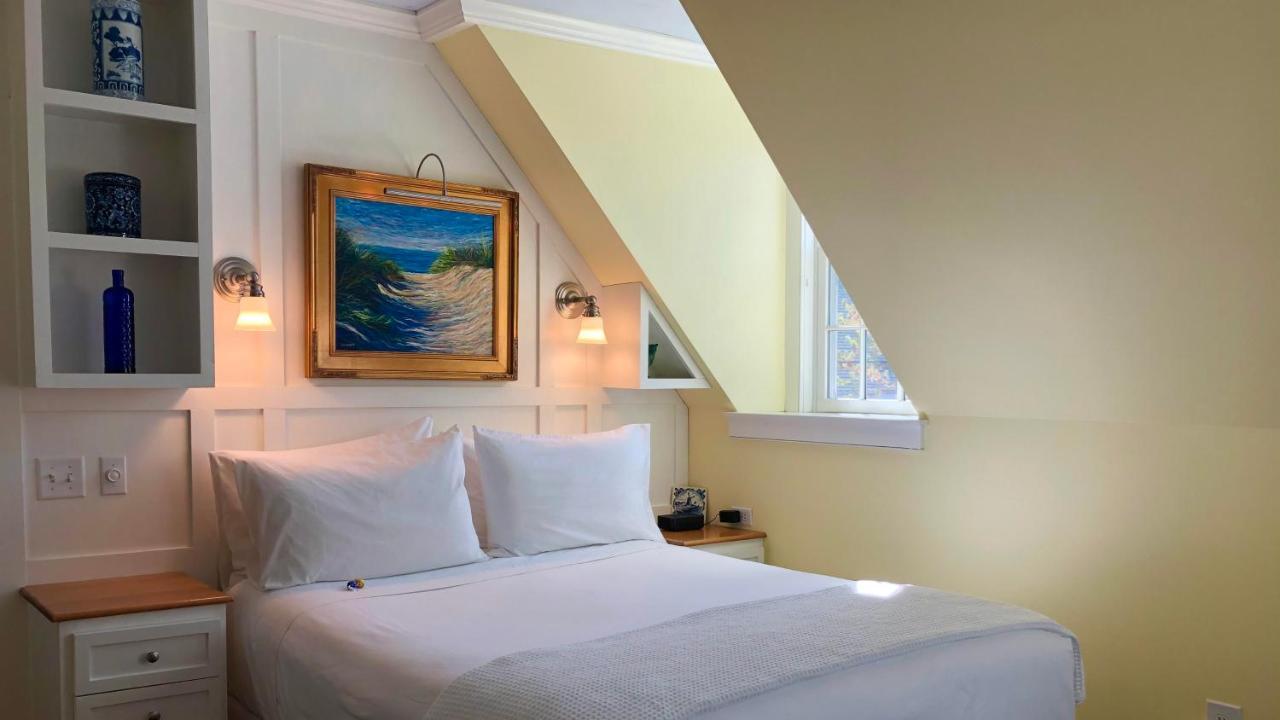 Queen Room with Spa Bath
