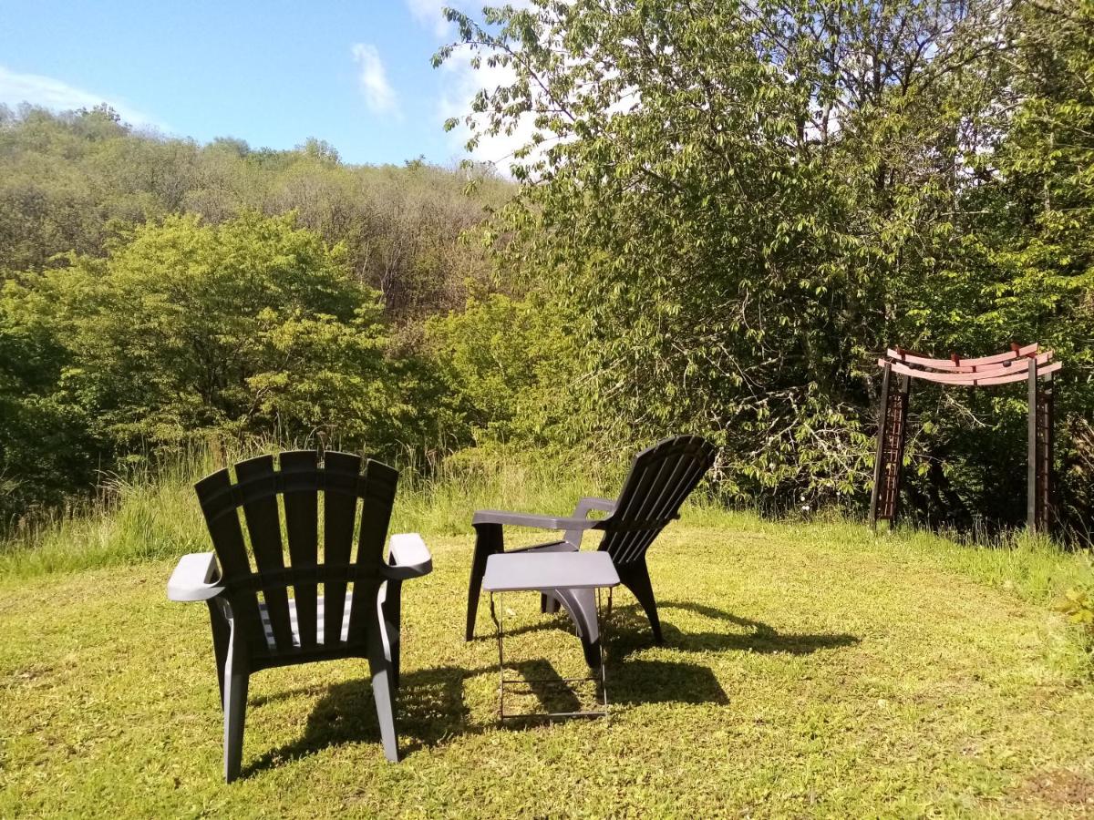 Chambre D Hôtes dans maisonnette indépendante - B&B Saint-Sornin-Lavolps