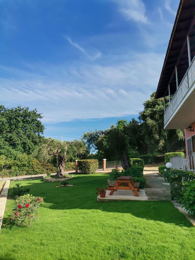 Ilias Apartments Dassia By Hotelius - B&B