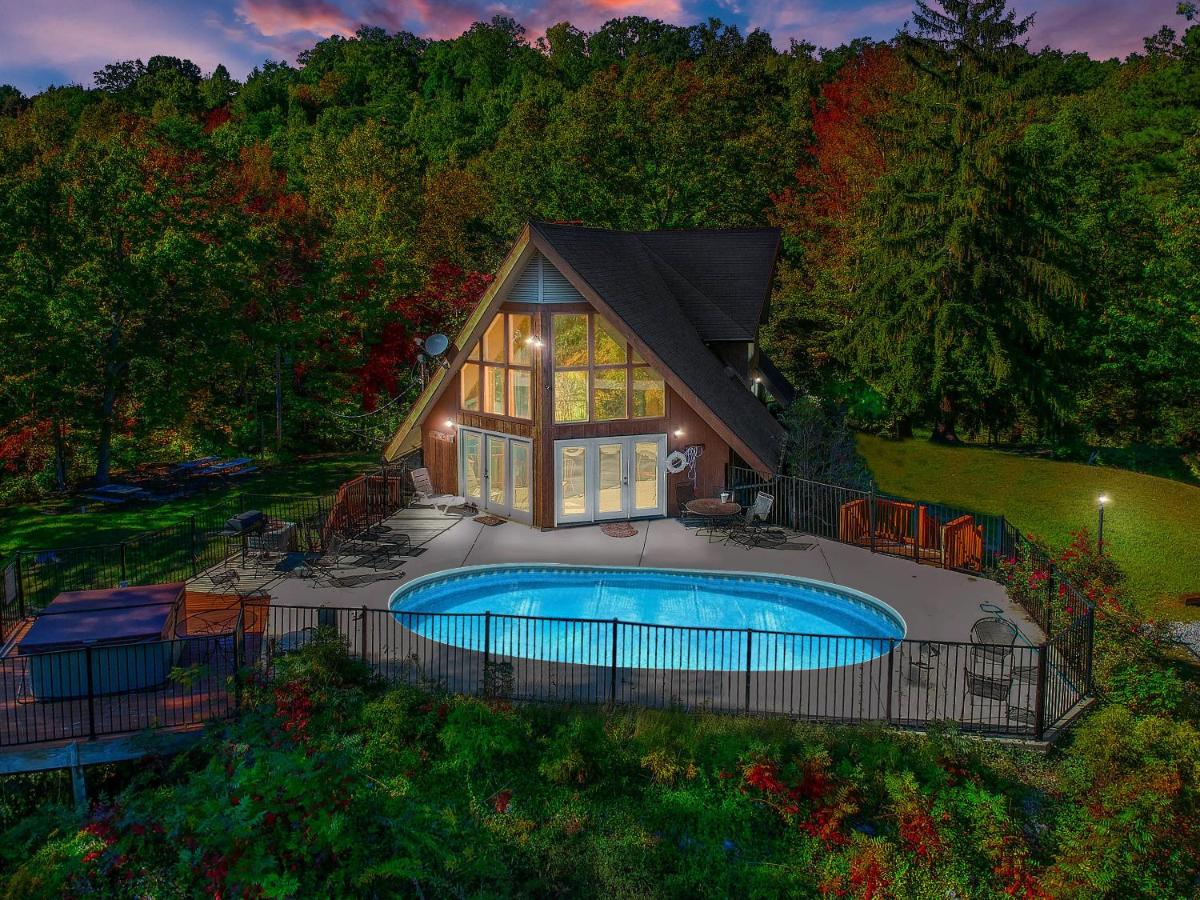 B&B Gatlinburg - SmokyStays Private Pool Chalet - Bed and Breakfast Gatlinburg