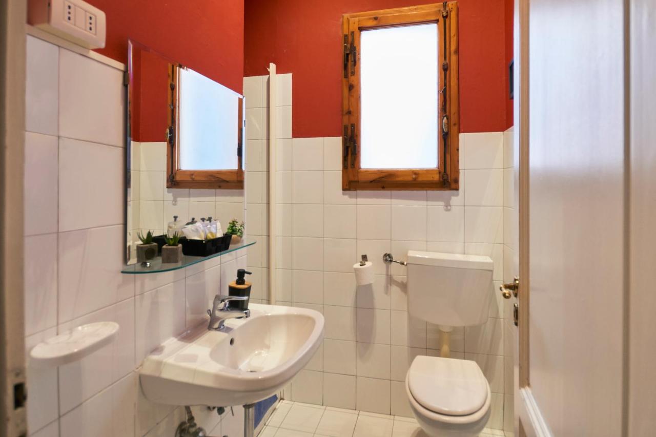 Camera Singola con Bagno Privato Esterno