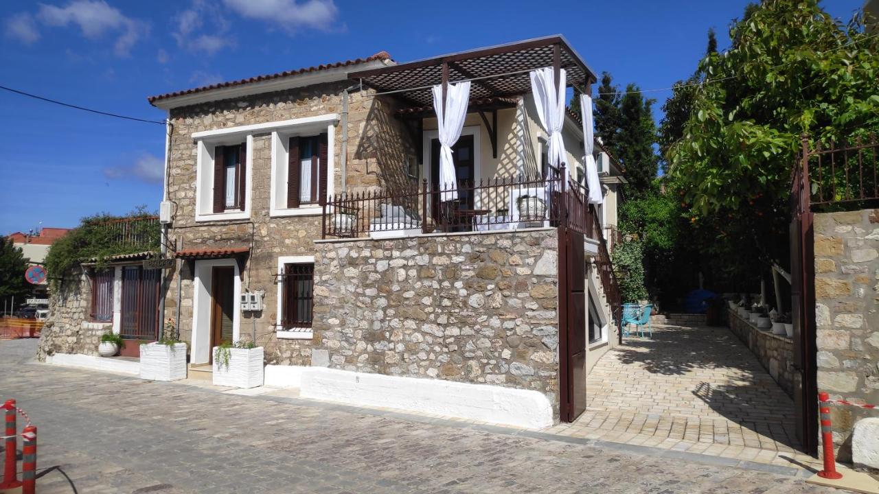 Naupactus unique harbor apartment in a stone house! - Bed and Breakfast