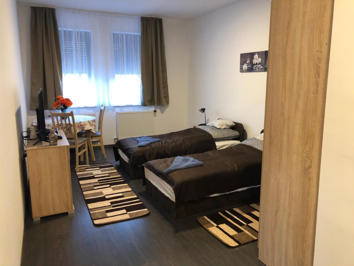 Zweibettzimmer mit eigenem Bad