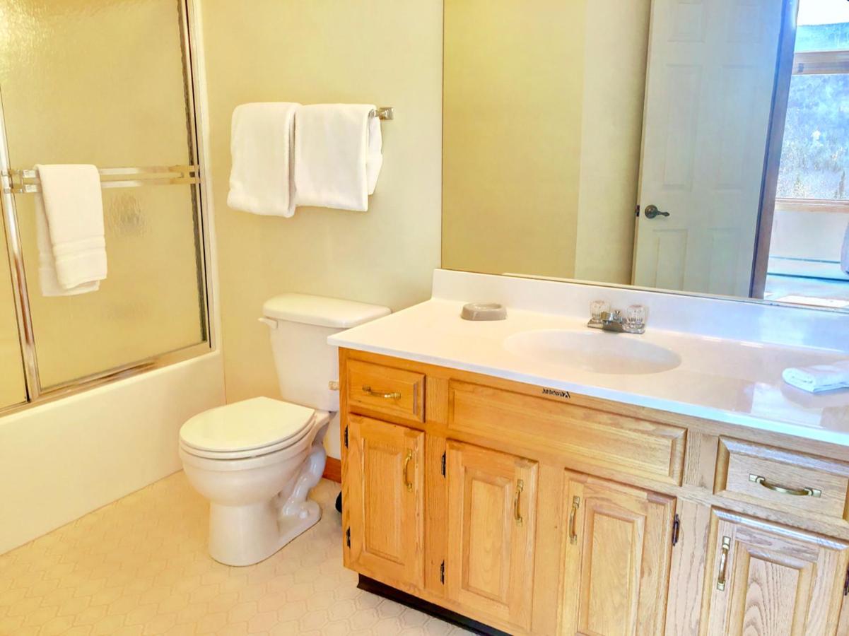 W4 Comfortable and spacious Bretton Woods condo with ski slope views, fireplace and fast wifi! - B&B Carroll