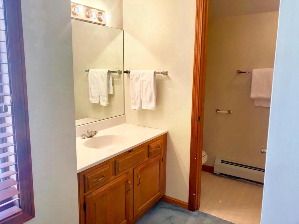 W4 Comfortable and spacious Bretton Woods condo with ski slope views, fireplace and fast wifi! - B&B
