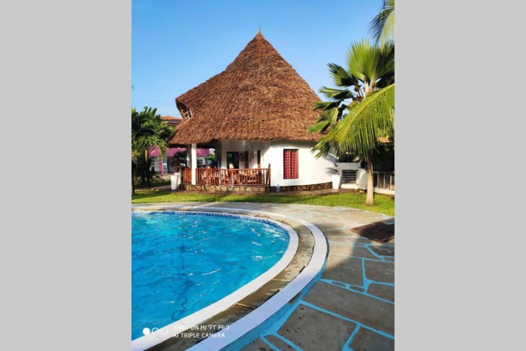 B&B Diani Beach - Dadida‘s Pool Cottage - Bed and Breakfast Diani Beach
