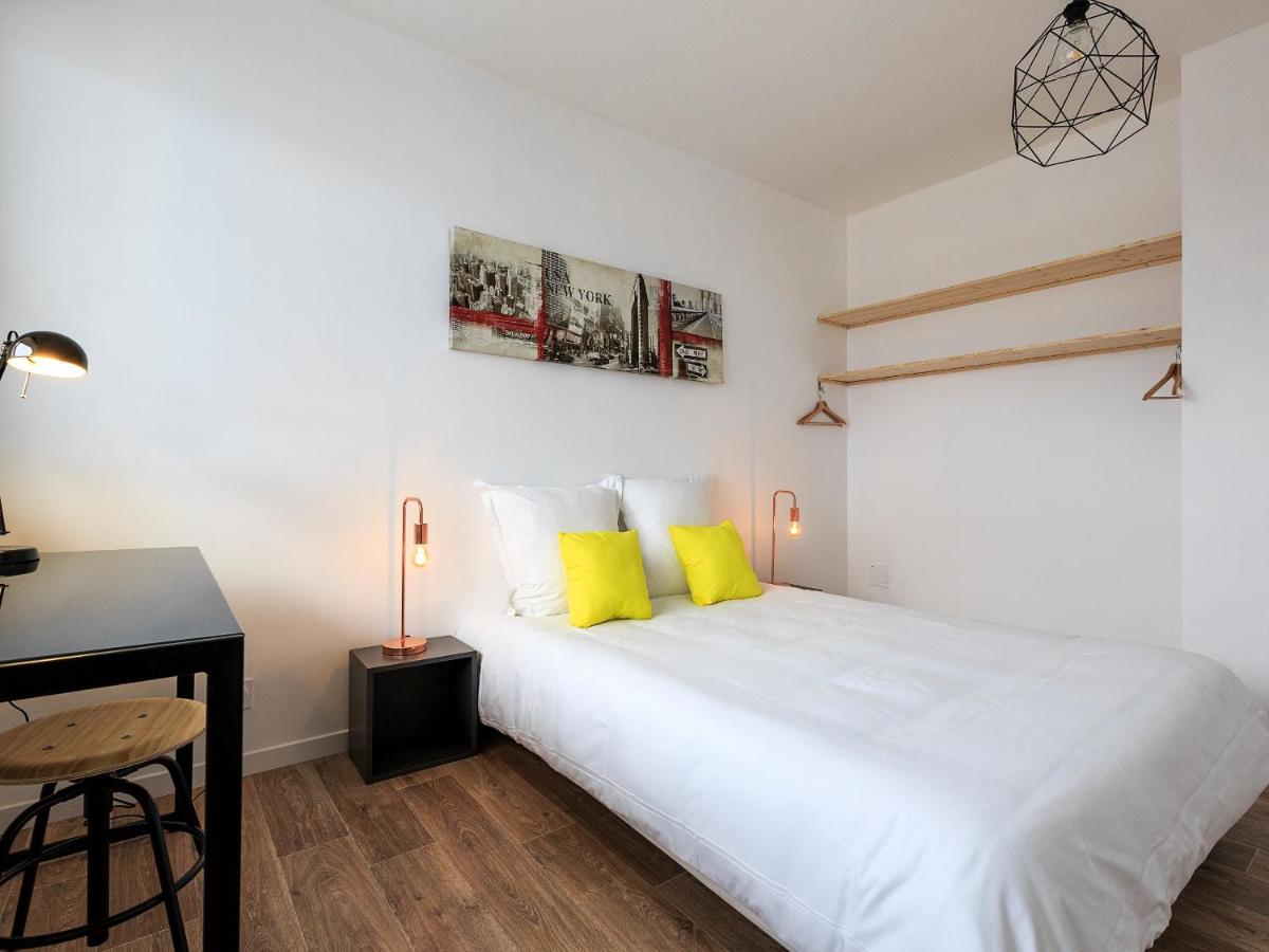 Deluxe One-Bedroom Apartment with City View