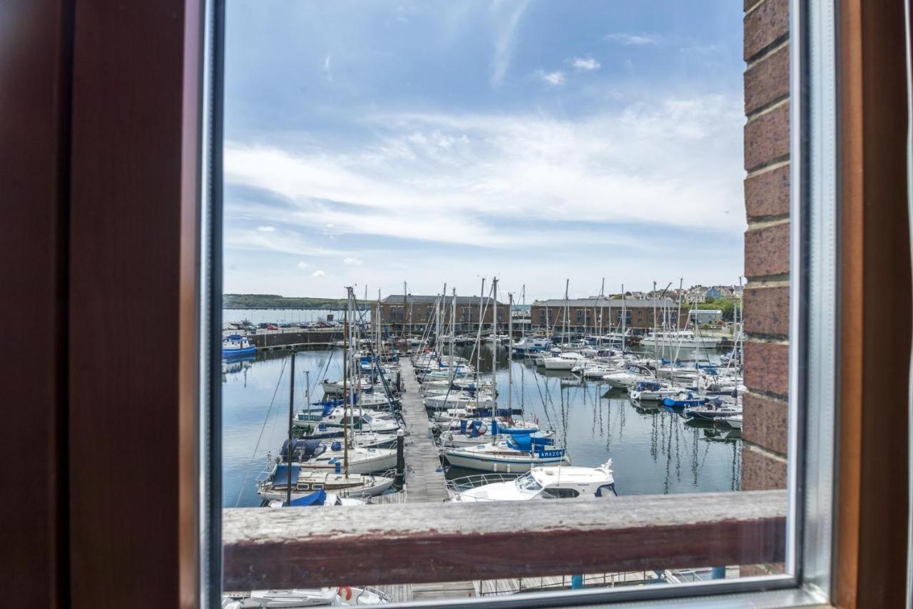 B&B Milford Haven - Marina View - 3 Bedroom Apartment - Milford Marina - Bed and Breakfast Milford Haven