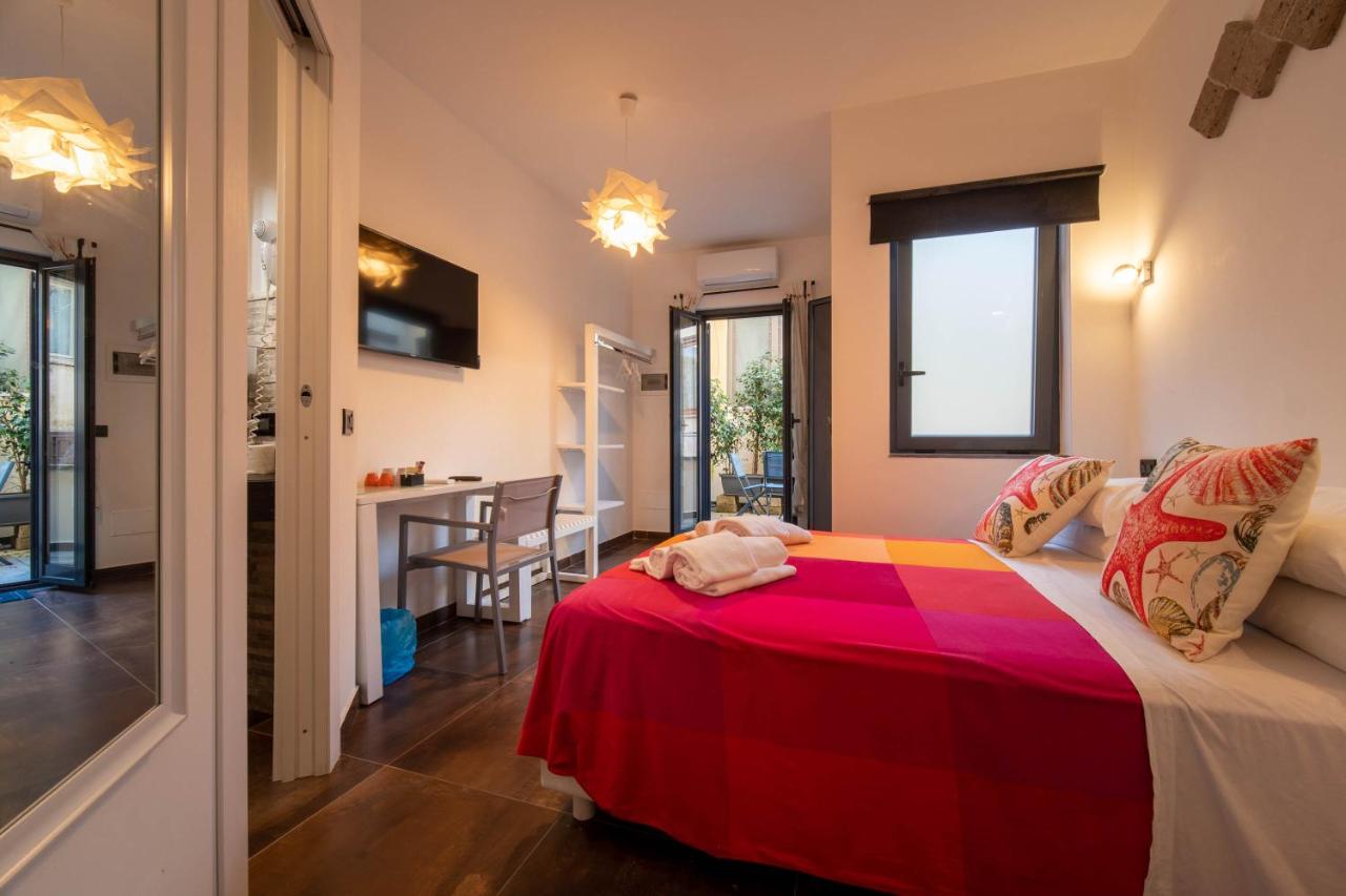 Habitación con cama grande