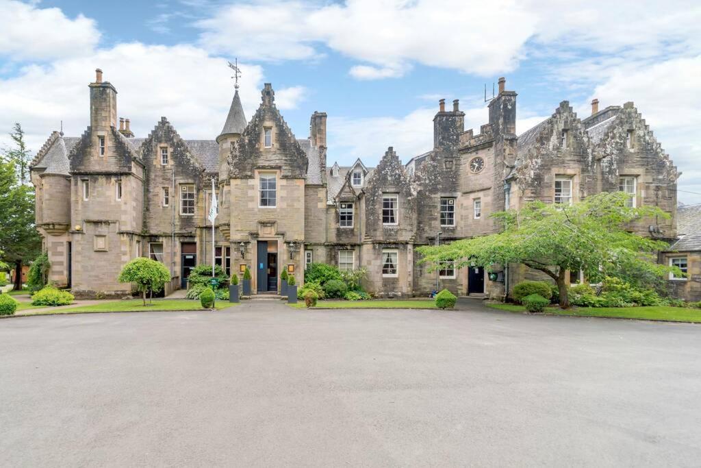 B&B Perth - Atholl Apartment - A Unique apartment in countryside park with WIFI and access to pool and bar - Bed and Breakfast Perth