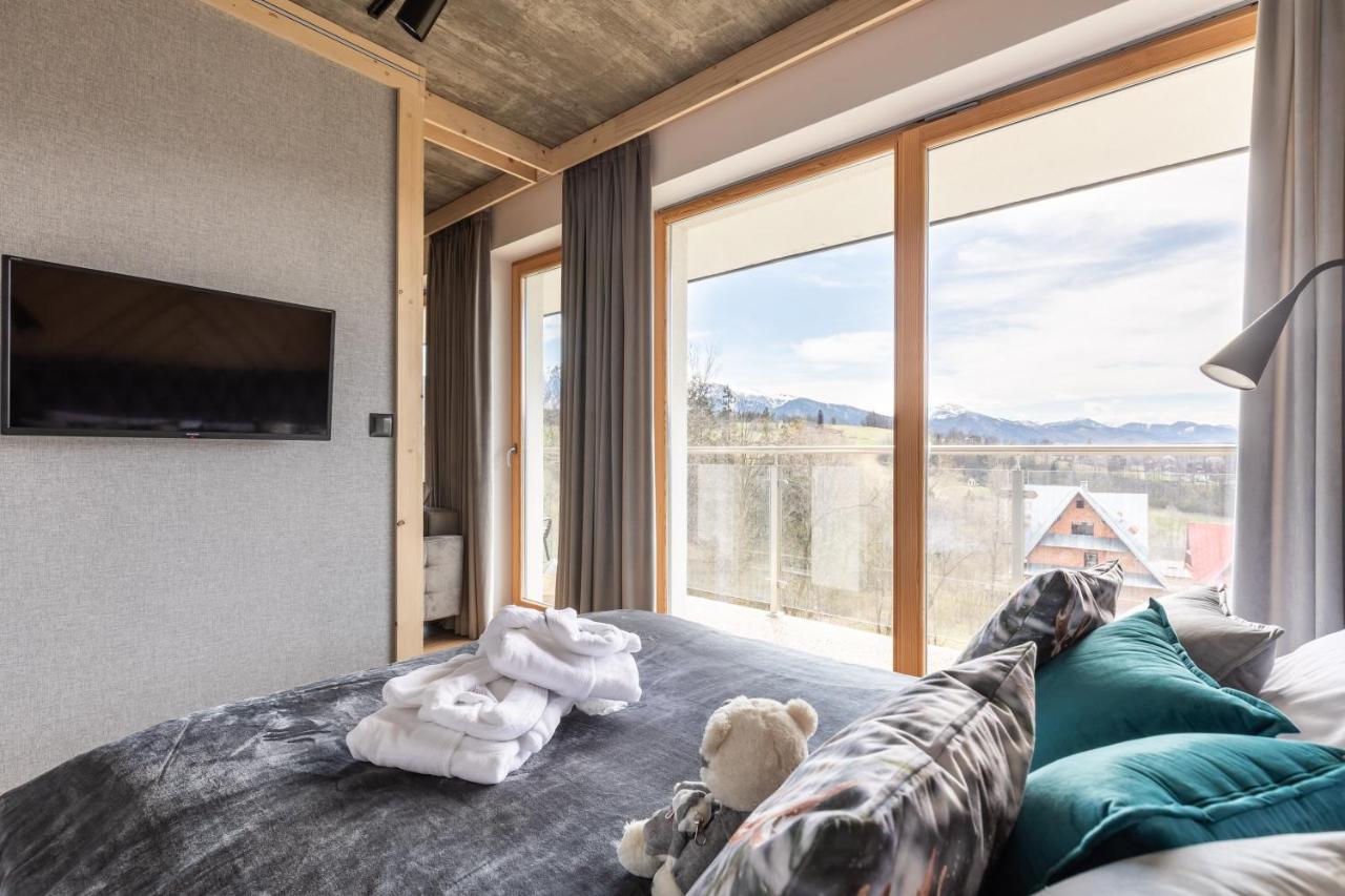 Apartment with Mountain View