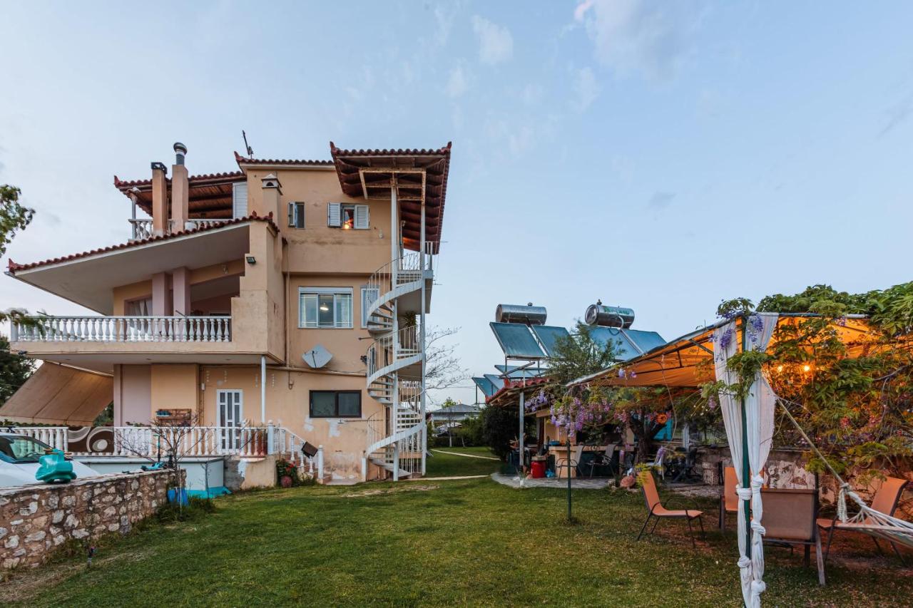 Beachfront luxury villa-Private pool,Garden Heaven - Bed and Breakfast
