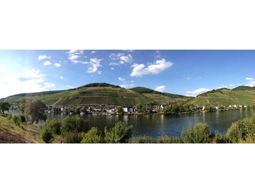 Apartment mit Balkon