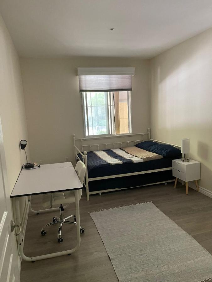 Resort Like Stay at a Cozy Relaxing Private Room Near UCI - Ferienwohnung Irvine
