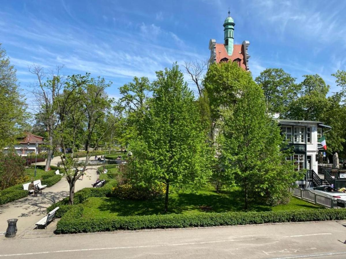 Sanhaus Apartments - MERA - apartament z balkonem, parkingiem i klimatyzacją przy plaży - Chambres d'hôtes Sopot