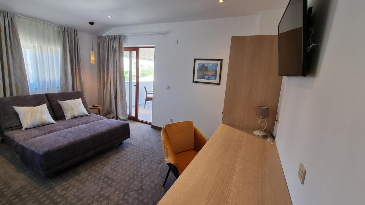 Deluxe Suite with Balcony and Sea Side View
