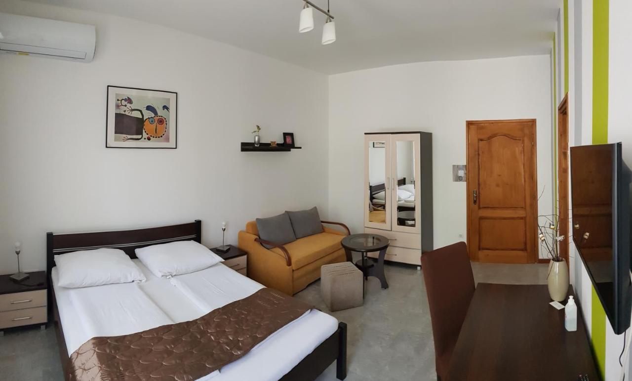 Aquarius Vendégház - B&B Seghedino