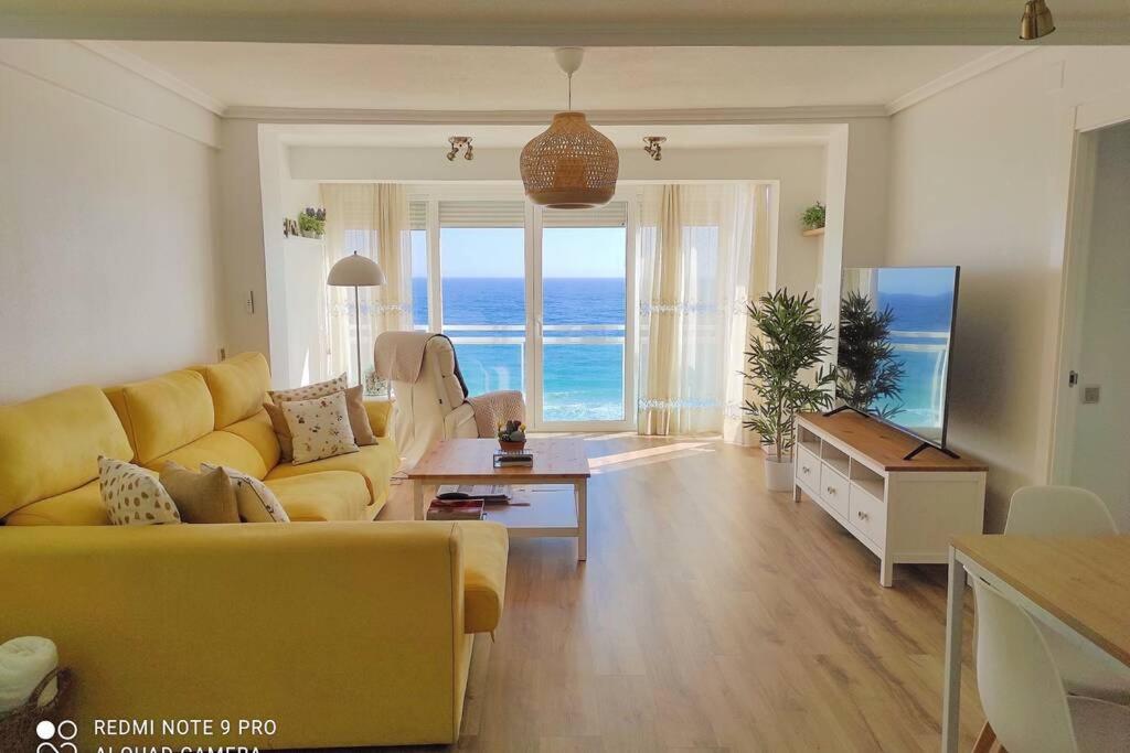 Adela Beach Apartment, lujo en 1ª línea de playa - Bed and Breakfast