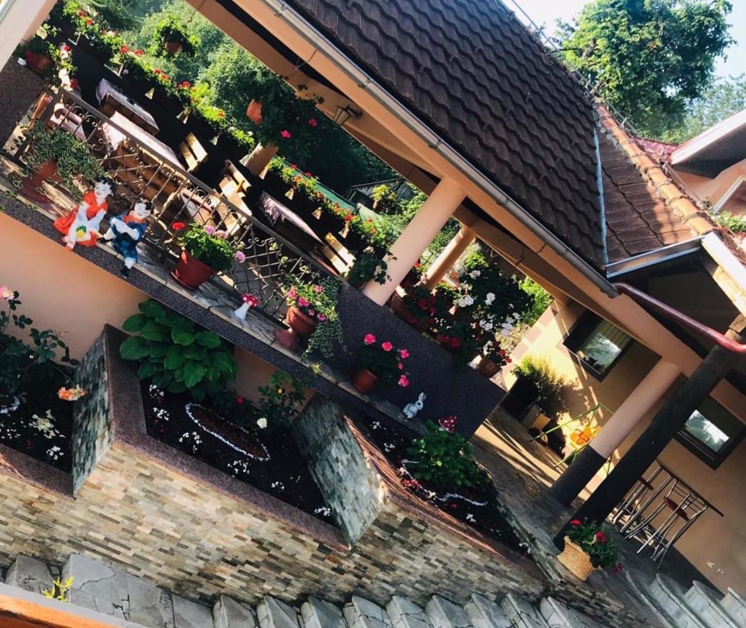 B&B Mrkonjić Grad - Restoran sa sobama za iznajmljivanje MALI RAJ - Bed and Breakfast Mrkonjić Grad