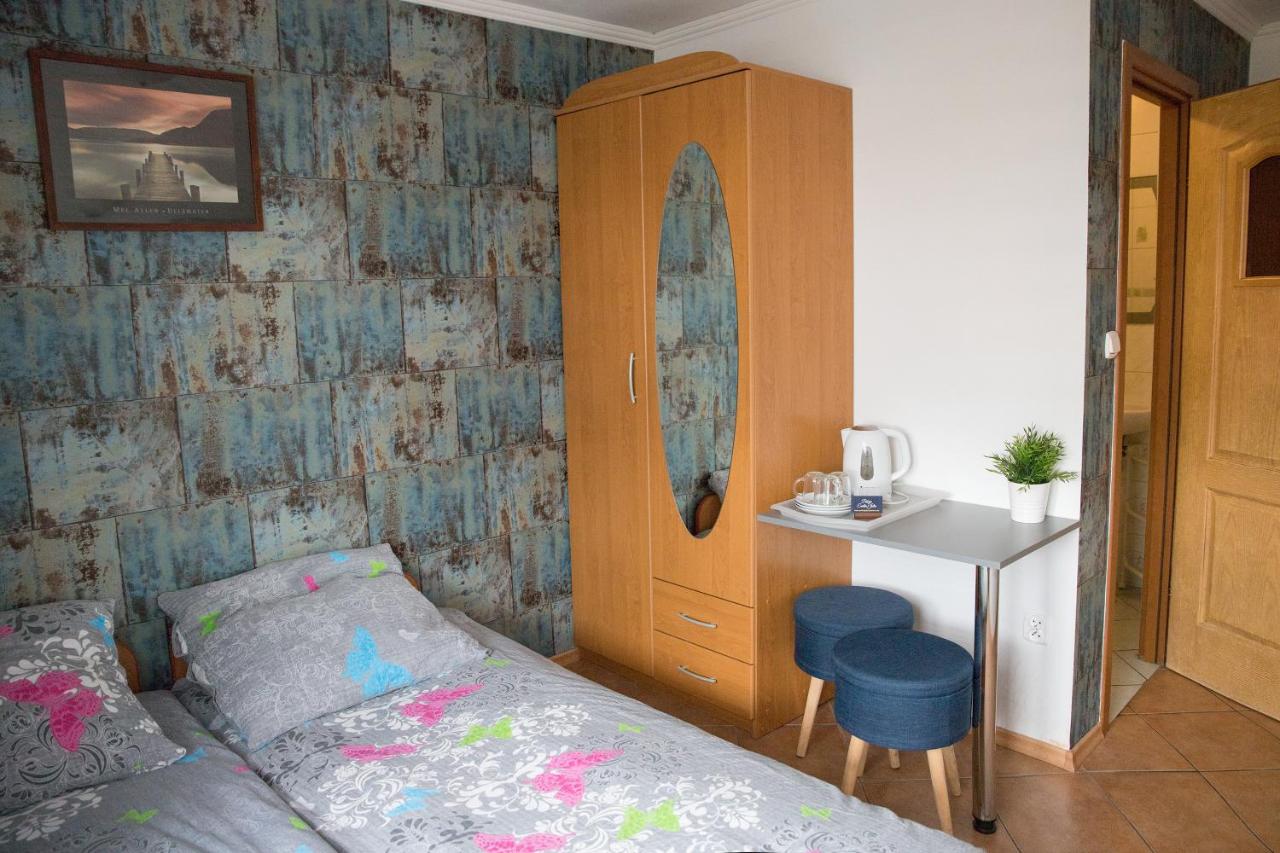 Zweibettzimmer mit eigenem Bad