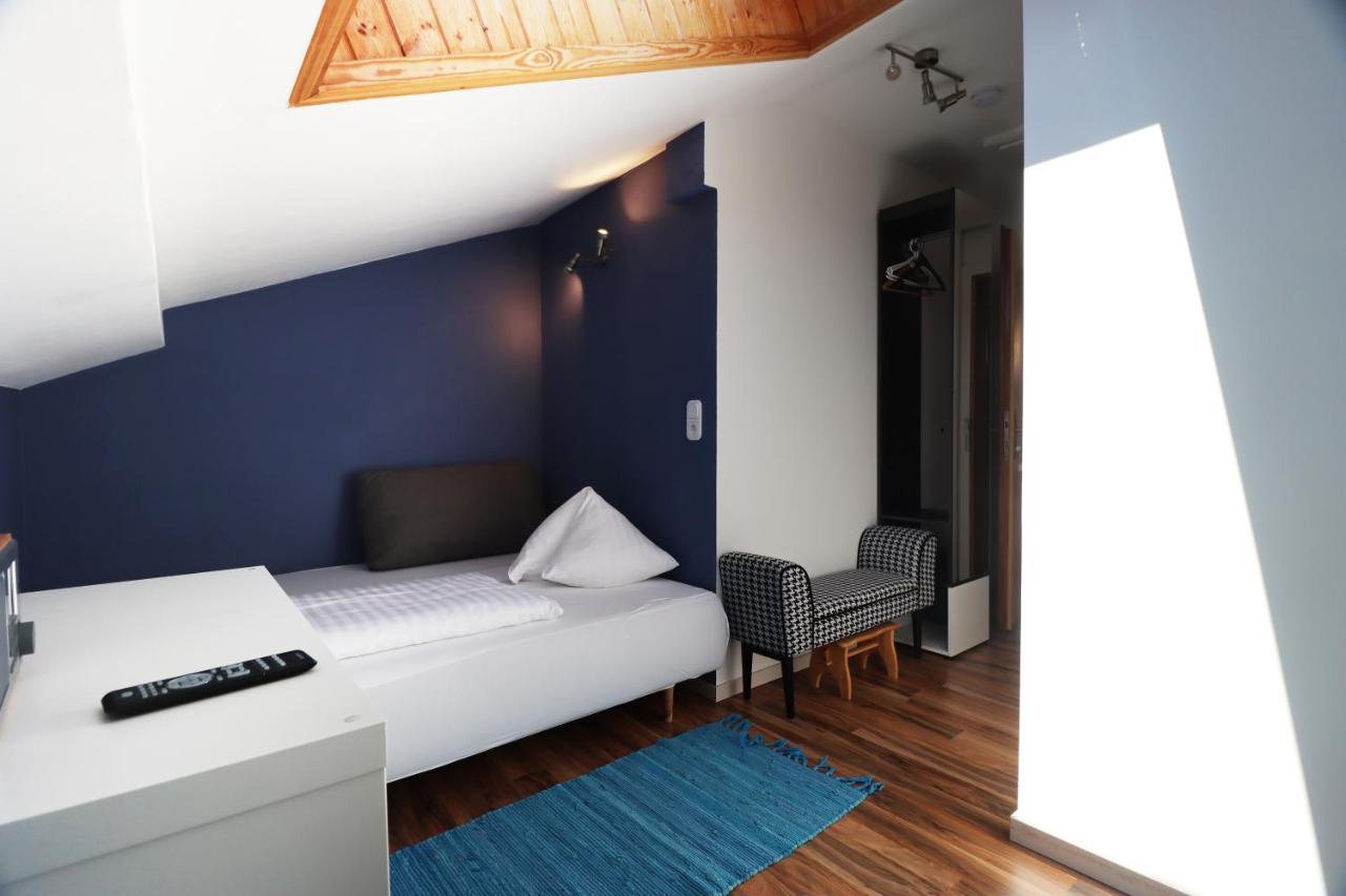 Economy Single Room with own external Bathroom