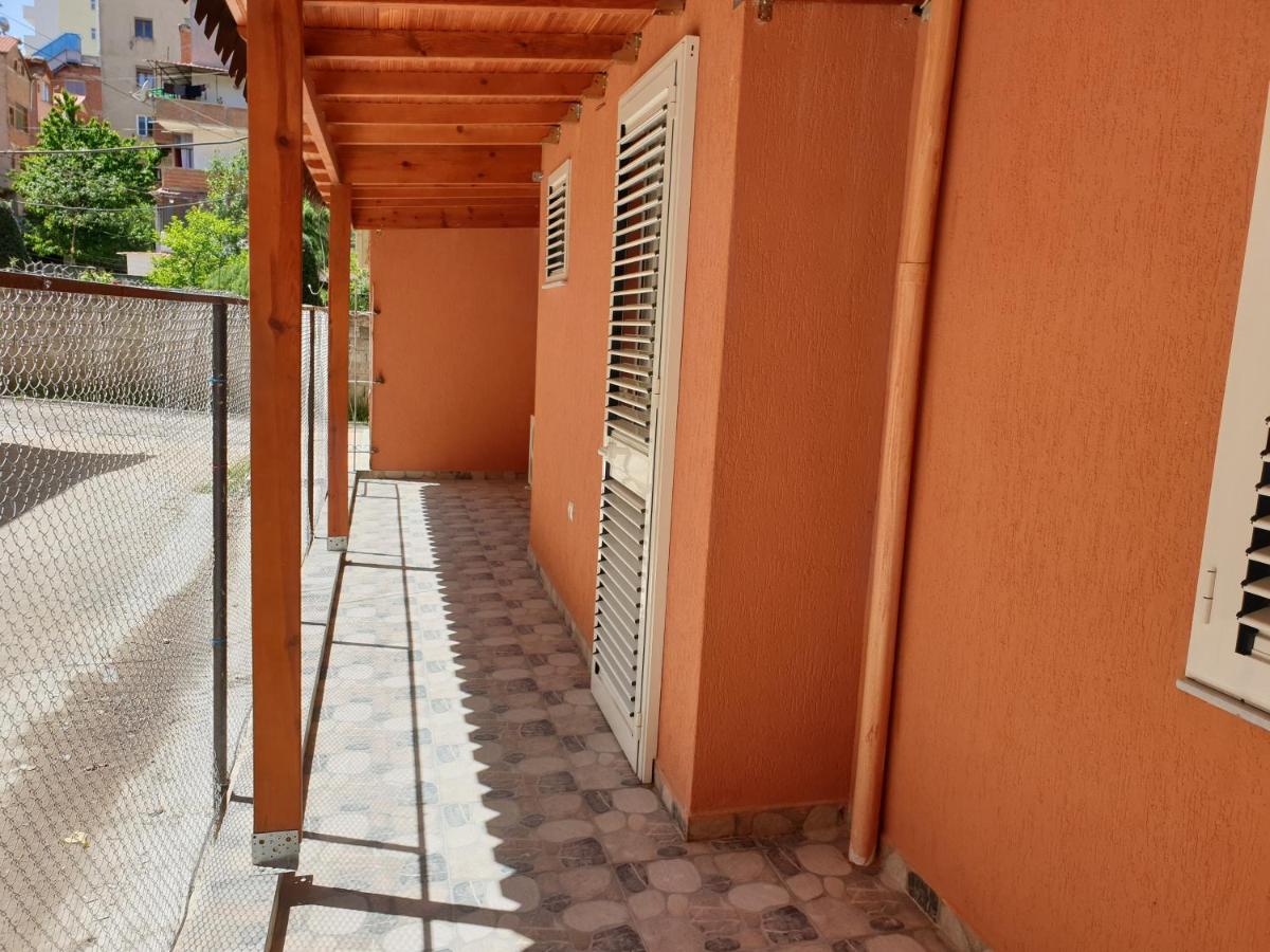 Vacation Apartment near the lake Apartament afer liqenit - B&B