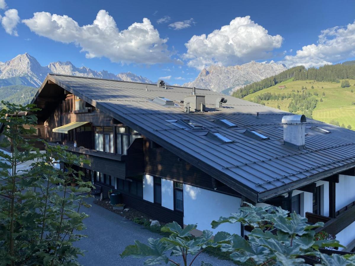 Appartement mit Balkon und Hallenbad - B&B