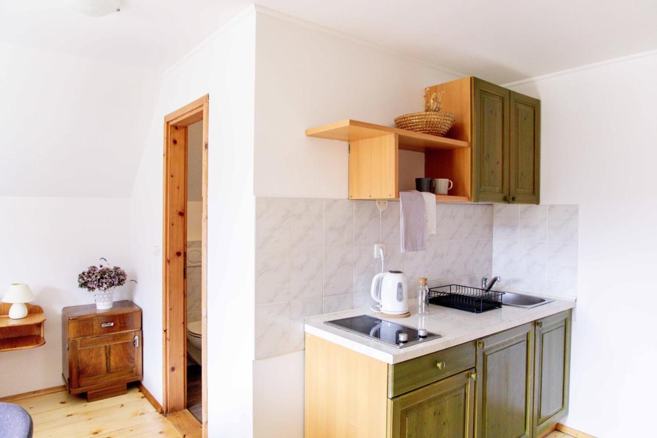 Estudio con balcón